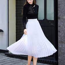 Fashionable style to wear a chic white skirt for women